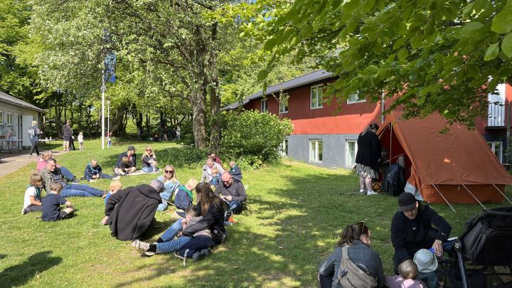 Familiespejdere i solen